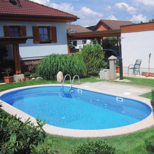 Ovales Stahlwandpool Komplettset mit Filteranlage im Garten